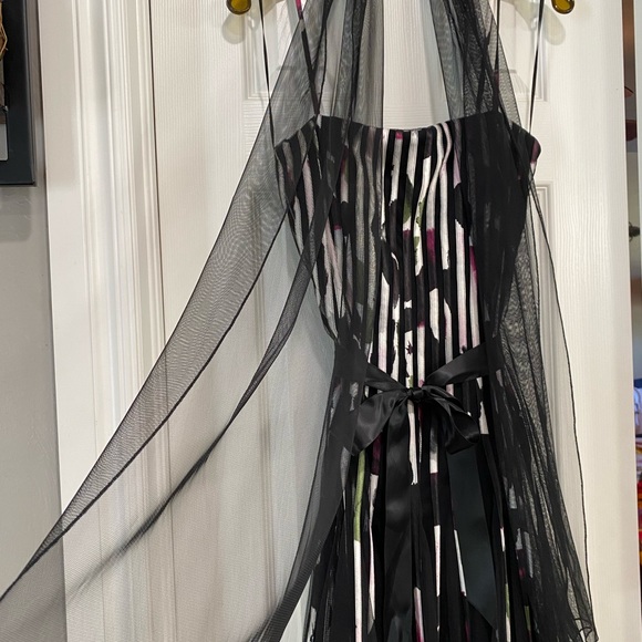 Cache Size 8 Cocktail/Formal Dress with Spaghetti Straps Black Tulle Scarf/Shawl - Picture 9 of 10